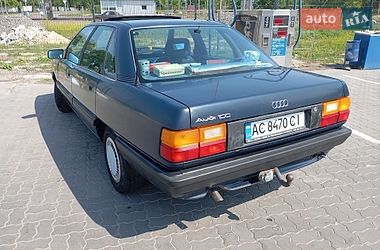Седан Audi 100 1988 в Володимирі