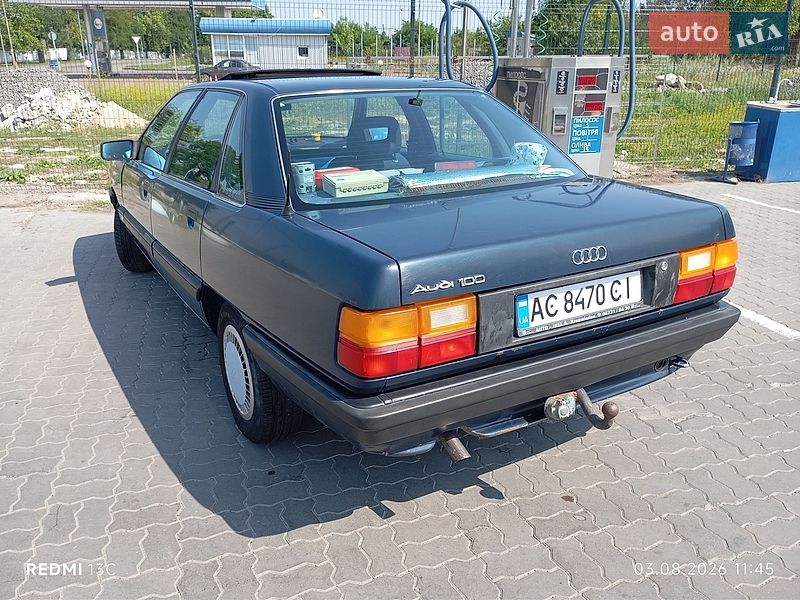 Седан Audi 100 1988 в Володимирі