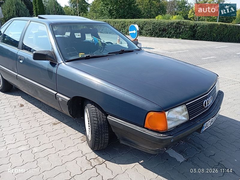 Седан Audi 100 1988 в Володимирі