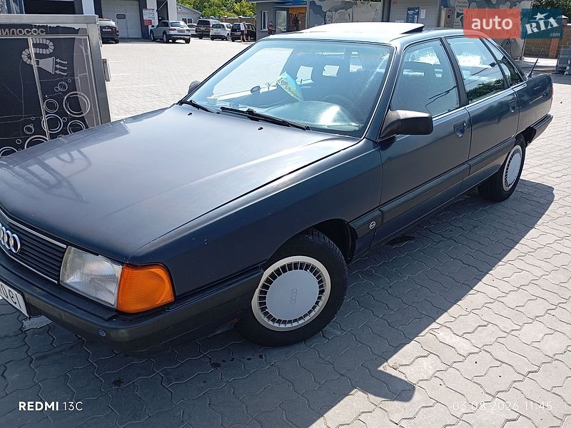 Седан Audi 100 1988 в Володимирі
