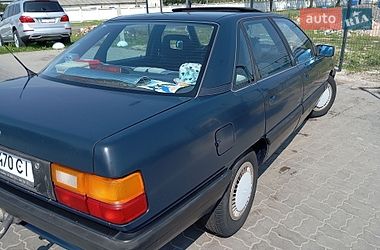 Седан Audi 100 1988 в Володимирі