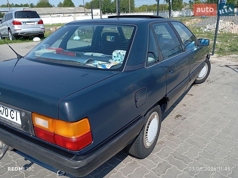 Седан Audi 100 1988 в Володимирі