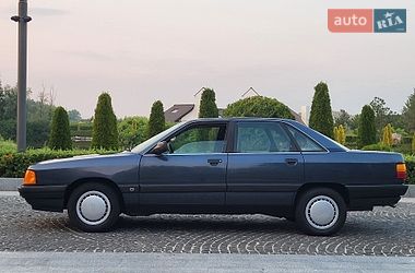 Седан Audi 100 1988 в Днепре
