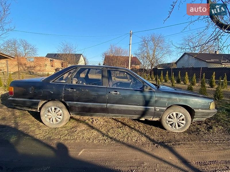 Седан Audi 100 1986 в Золочеве