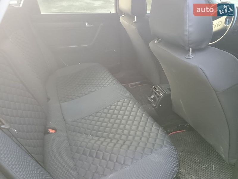 Седан Audi 100 1993 в Ромнах