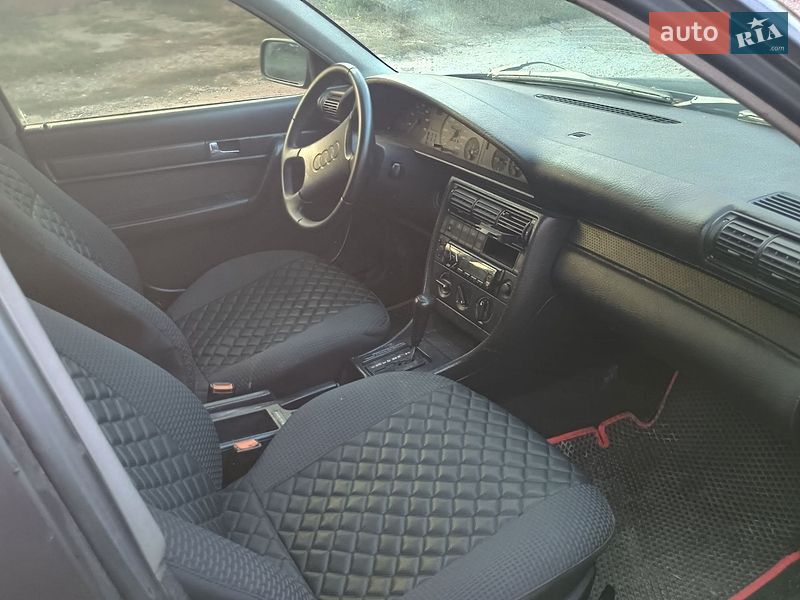 Седан Audi 100 1993 в Ромнах