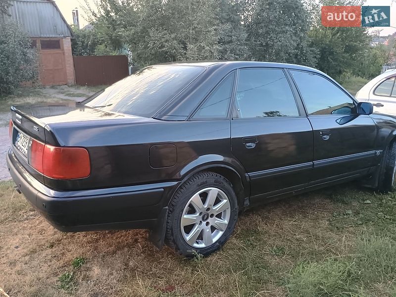 Седан Audi 100 1993 в Ромнах