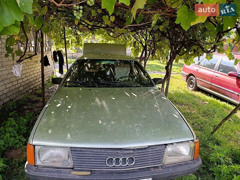 Audi 100