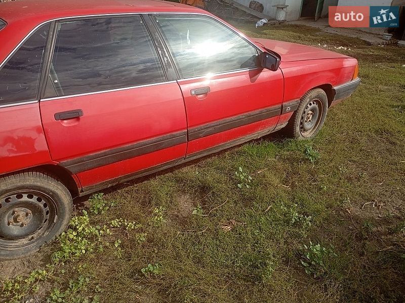 Седан Audi 100 1988 в Ровно