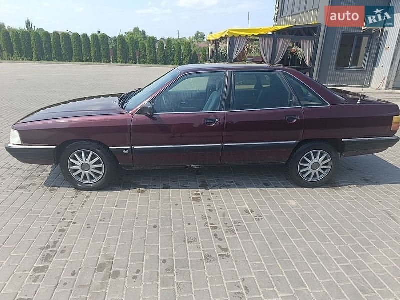 Седан Audi 100 1990 в Турийске
