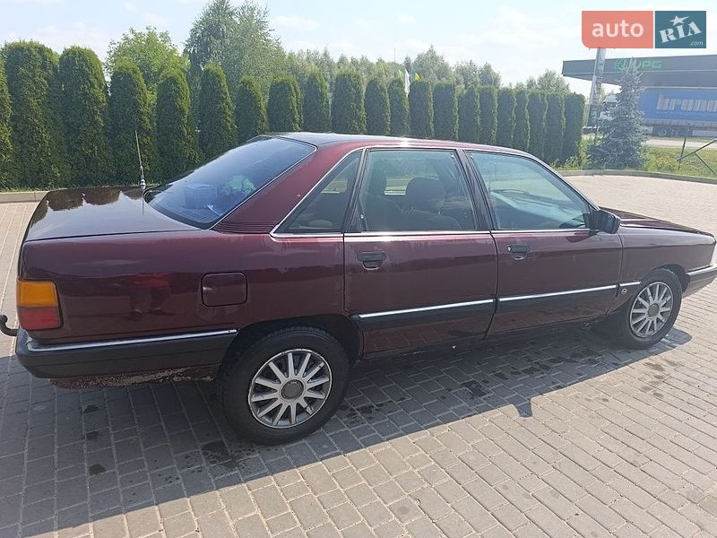 Седан Audi 100 1990 в Турийске