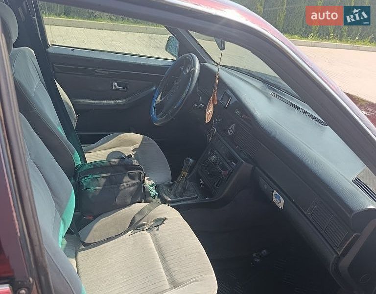 Седан Audi 100 1990 в Турийске