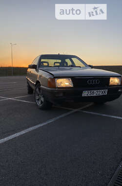 Audi 200  1984