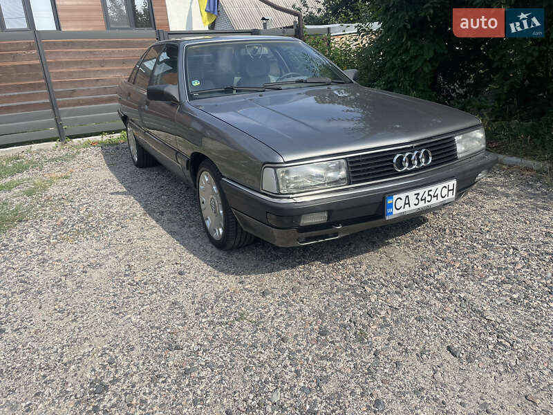 Audi 200