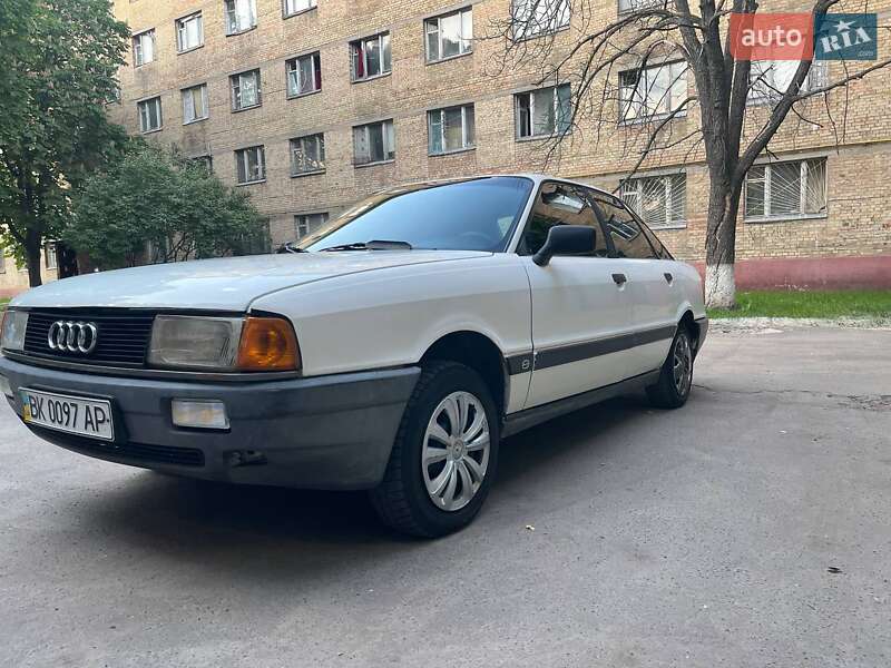 Седан Audi 80