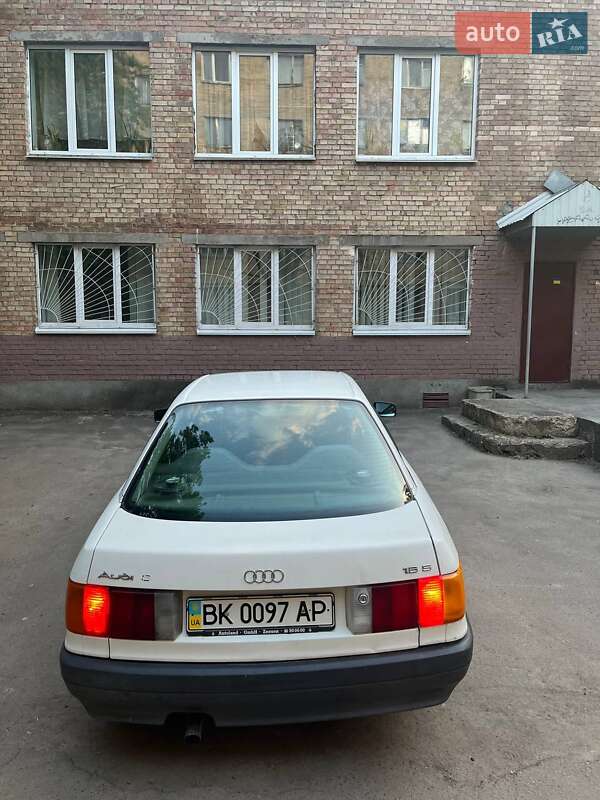 Седан Audi 80 1989 в Корце