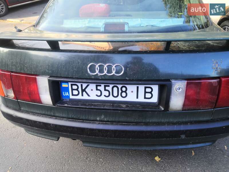 Седан Audi 80 1988 в Гоще