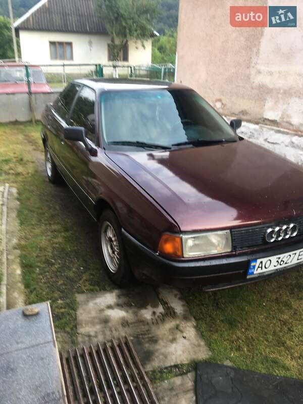 Седан Audi 80 1987 в Великом Березном