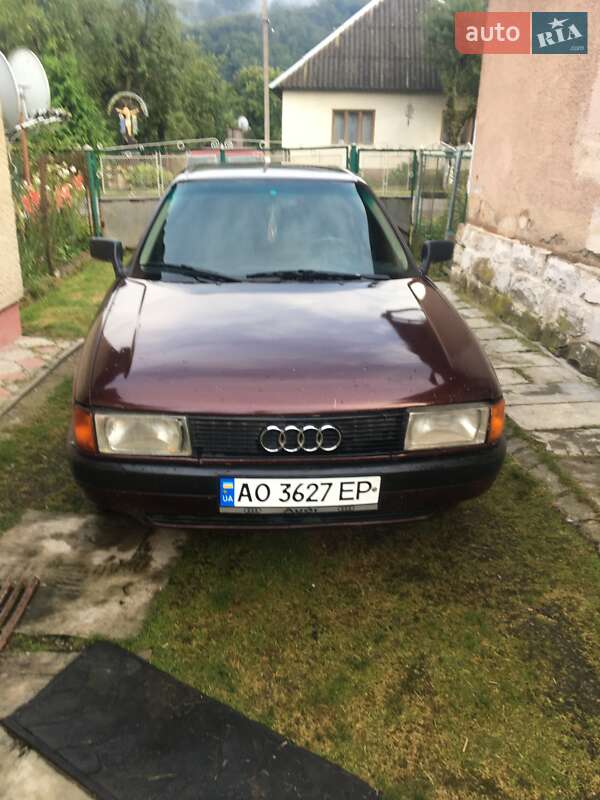 Седан Audi 80 1987 в Великом Березном
