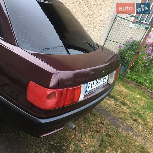 Седан Audi 80 1987 в Великом Березном