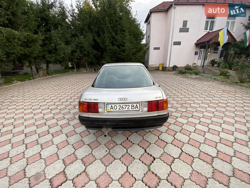 Седан Audi 80 1989 в Береговому