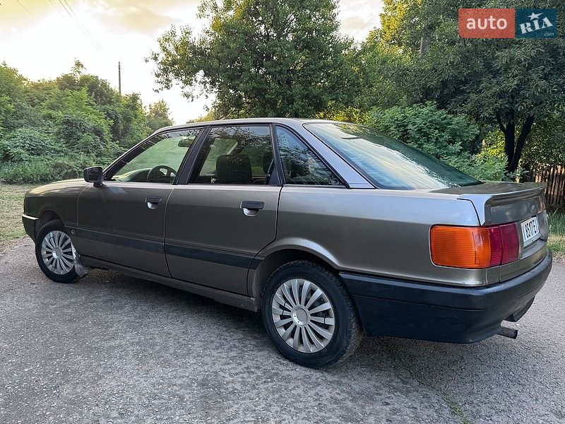 Седан Audi 80 1988 в Глобине