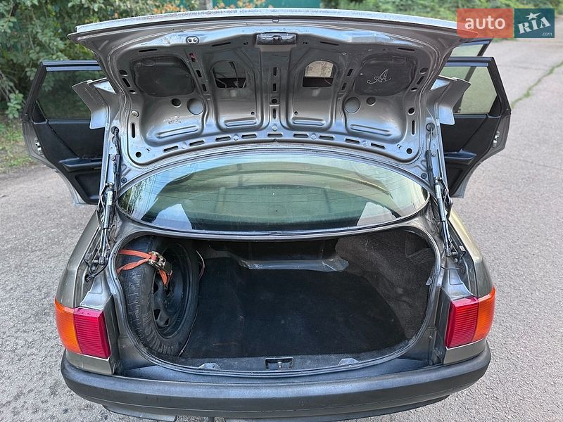 Седан Audi 80 1988 в Глобине