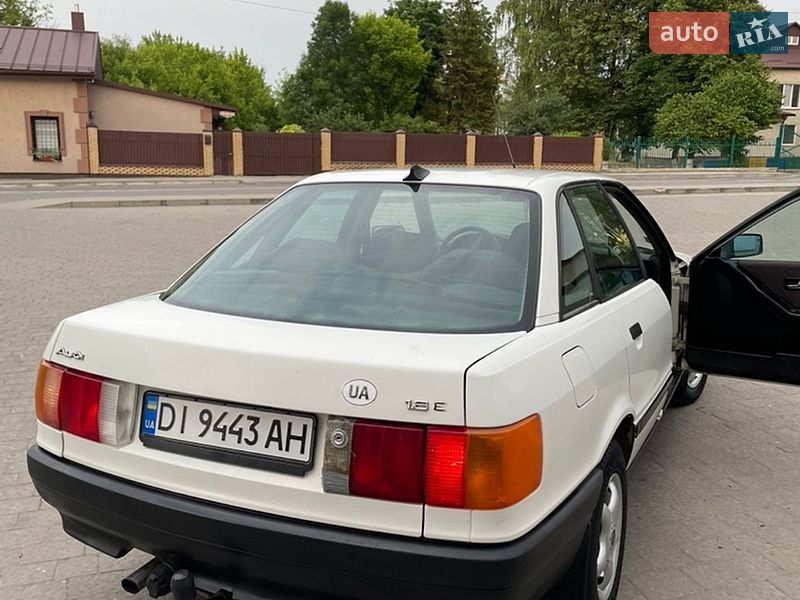 Седан Audi 80 1989 в Буську