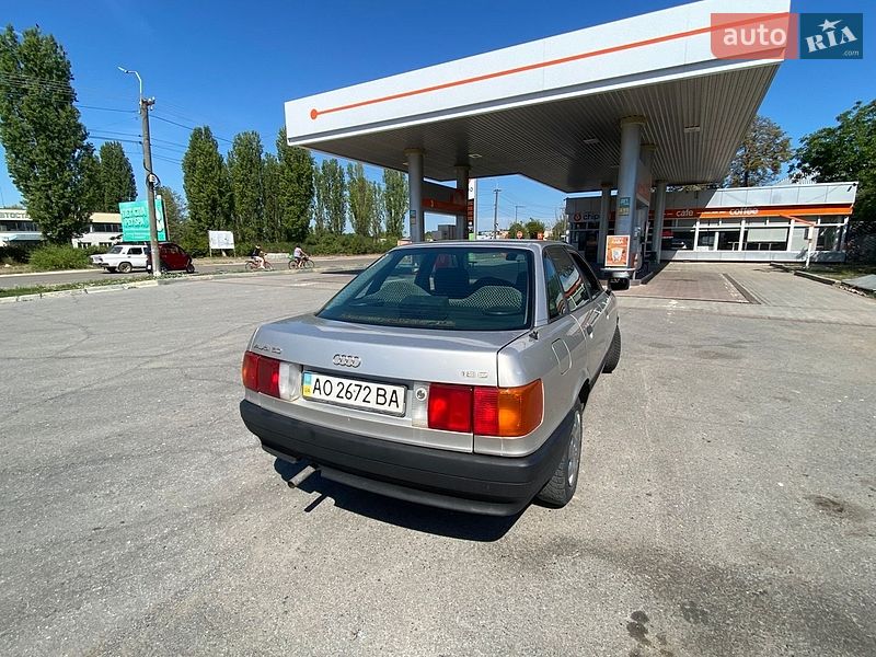 Седан Audi 80 1989 в Берегово