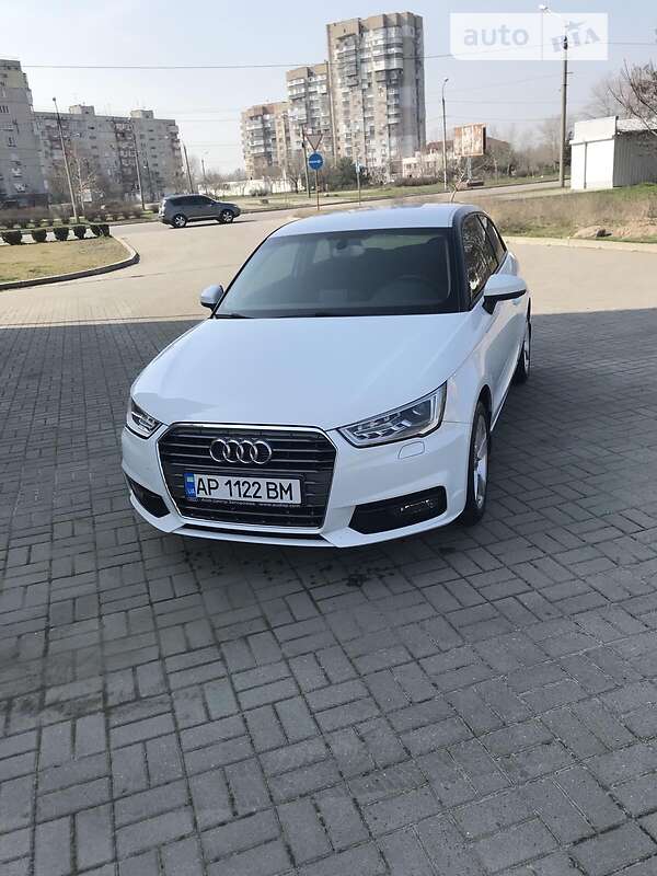 Хэтчбек Audi A1