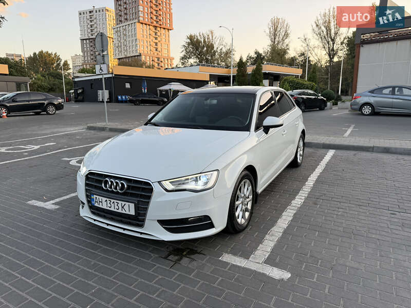 Хэтчбек Audi A3 2015 в Днепре