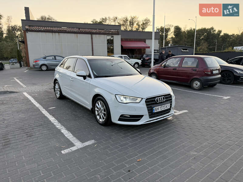 Хэтчбек Audi A3 2015 в Днепре