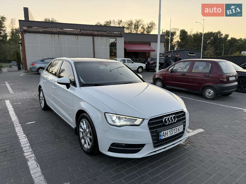Хэтчбек Audi A3 2015 в Днепре