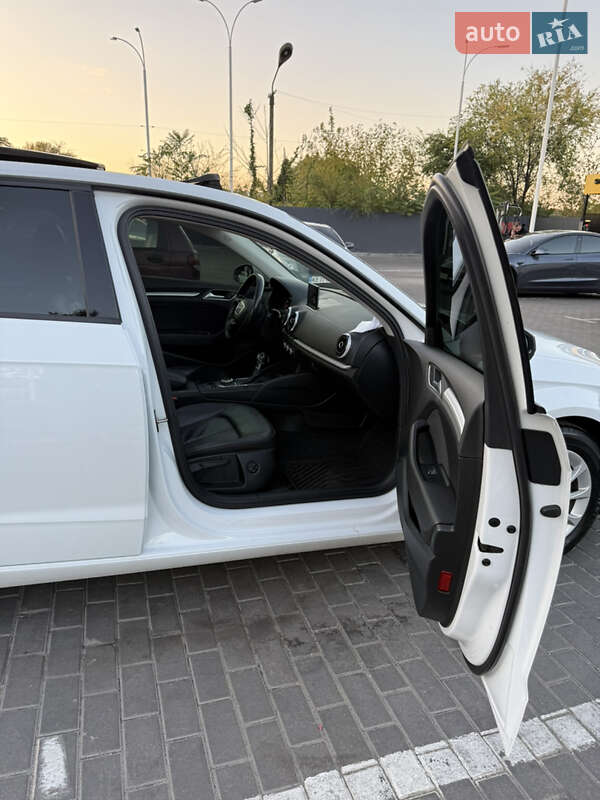 Хэтчбек Audi A3 2015 в Днепре