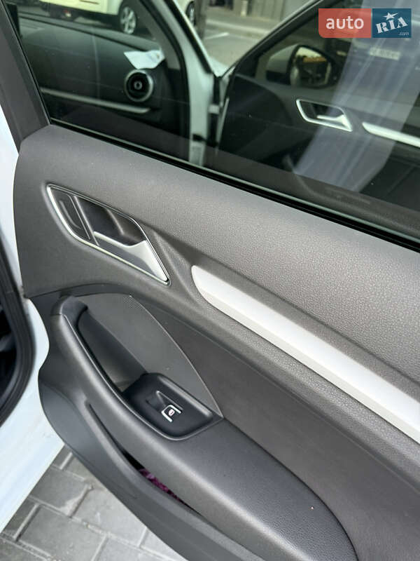 Хэтчбек Audi A3 2015 в Днепре