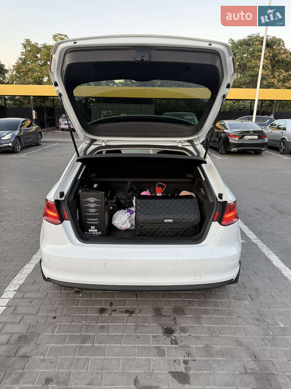 Хэтчбек Audi A3 2015 в Днепре
