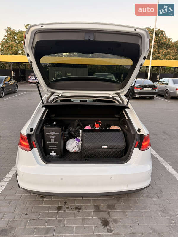 Хэтчбек Audi A3 2015 в Днепре