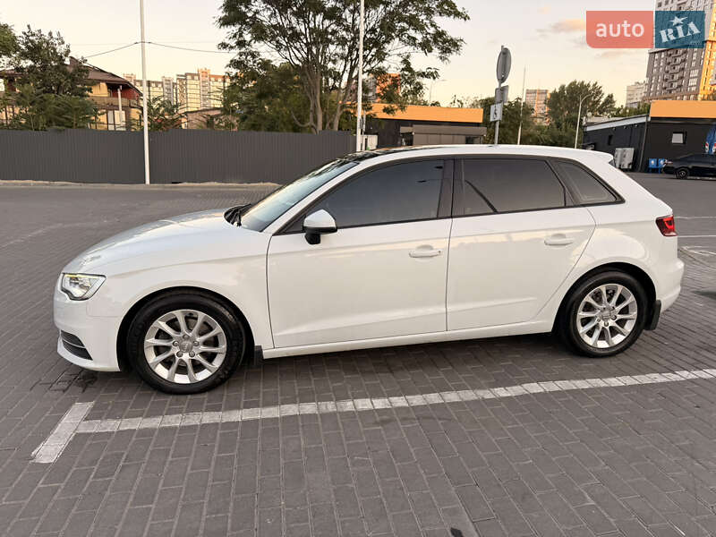 Хэтчбек Audi A3 2015 в Днепре