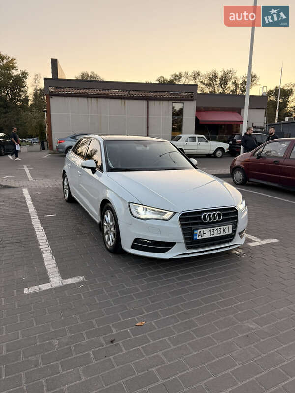 Хэтчбек Audi A3 2015 в Днепре