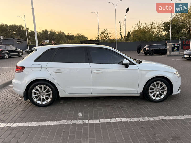 Хэтчбек Audi A3 2015 в Днепре