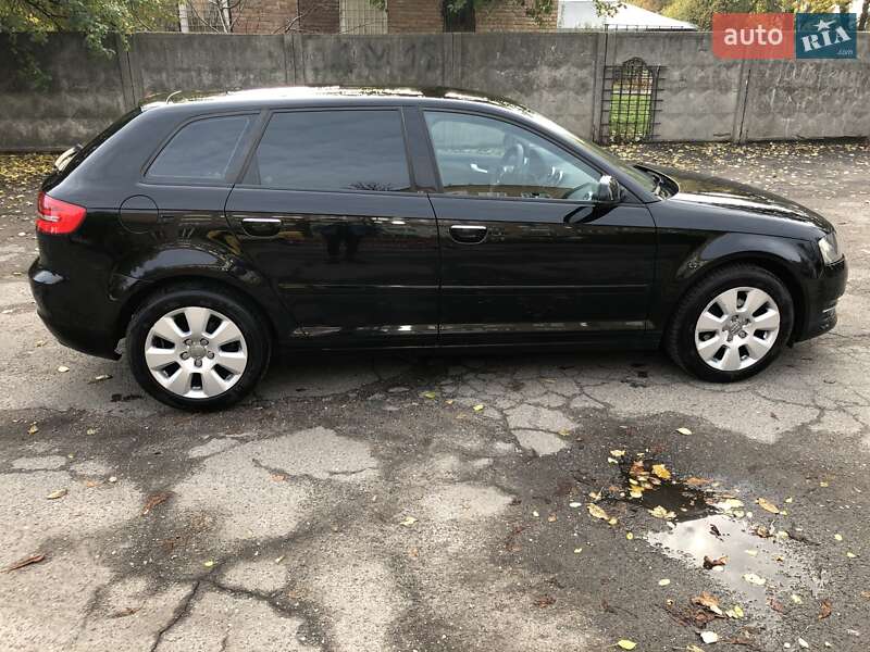 Хэтчбек Audi A3