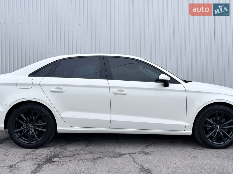 Седан Audi A3 2015 в Запоріжжі