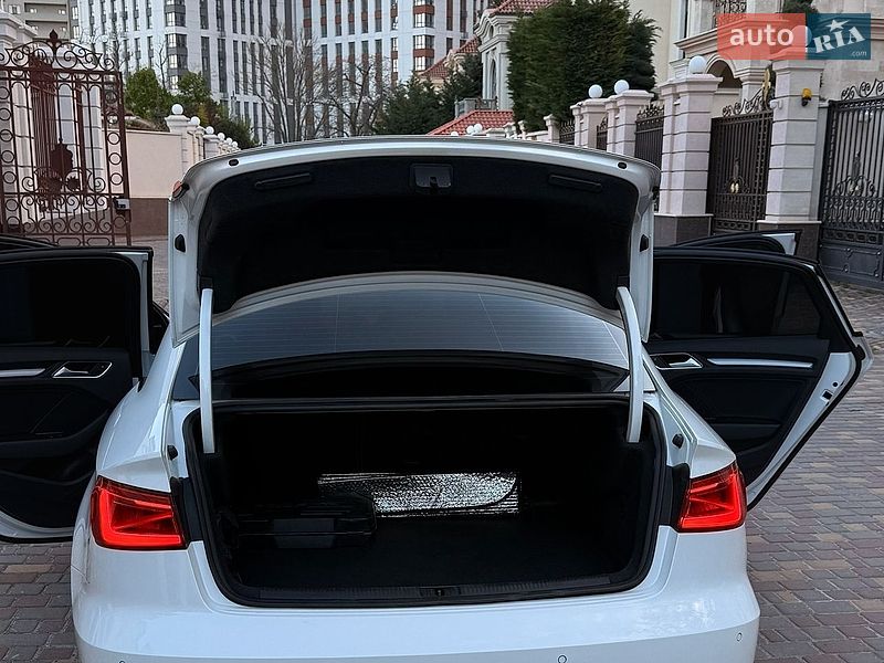 Седан Audi A3 2015 в Одессе