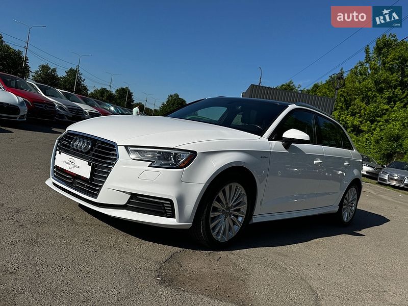 Хэтчбек Audi A3 2017 в Луцке