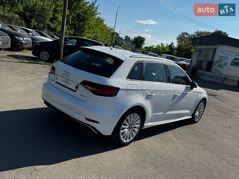 Хэтчбек Audi A3 2017 в Луцке