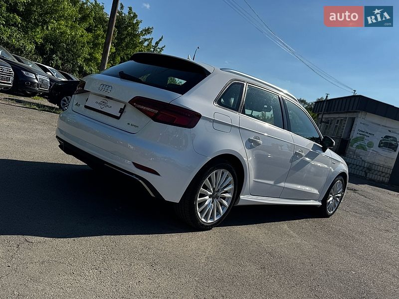 Хэтчбек Audi A3 2017 в Луцке