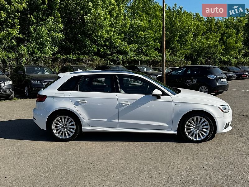 Хэтчбек Audi A3 2017 в Луцке