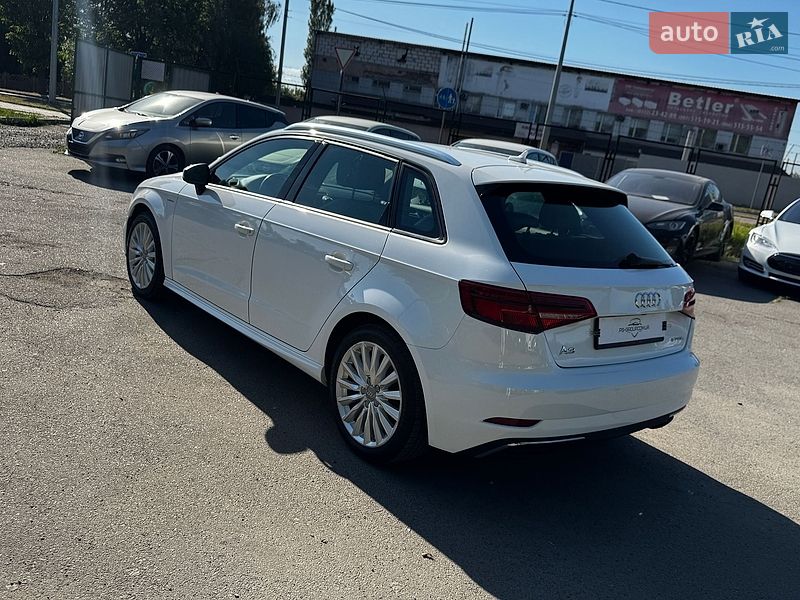 Хэтчбек Audi A3 2017 в Луцке