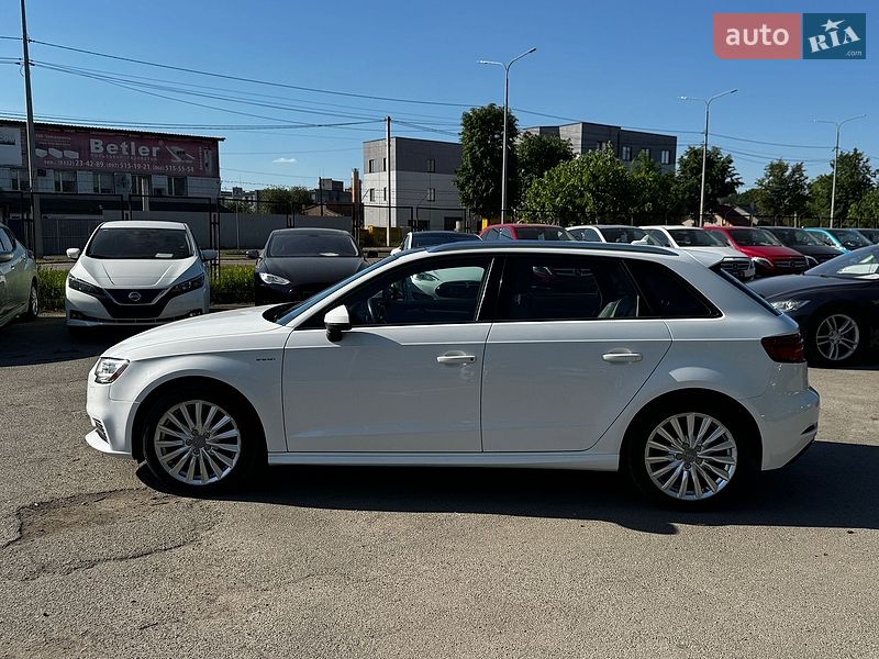 Хэтчбек Audi A3 2017 в Луцке