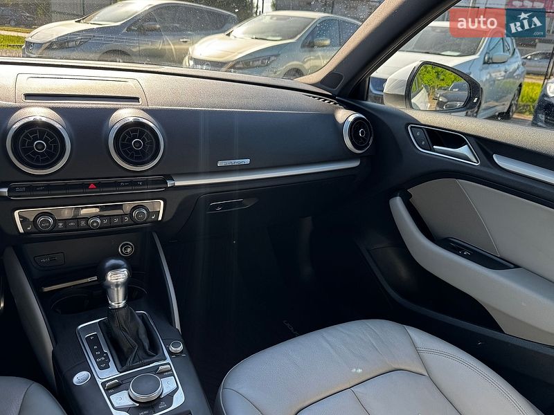 Хэтчбек Audi A3 2017 в Луцке